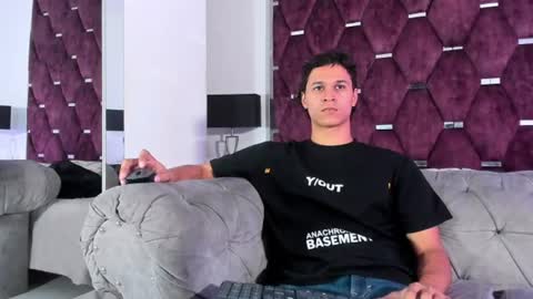 Snapshot of tonybenedetti chatting on June 21, 8:22 pm Tony Benedetti online show from June 21, 8:22 pm