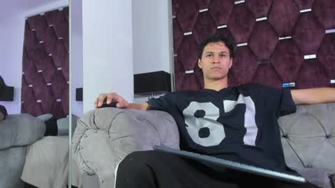 Snapshot of tonybenedetti chatting on July 8, 9:08 pm Tony Benedetti online show from July 8, 9:08 pm