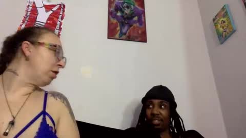 toochillcouple420 online show from December 7, 12:52 am