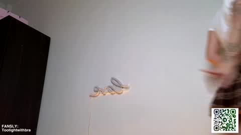 Snapshot of tootightwithbra chatting on January 11, 4:16 am Kira online show from January 11, 4:16 am