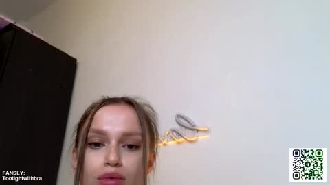 Snapshot of tootightwithbra chatting on January 23, 7:43 am Kira online show from January 23, 7:43 am