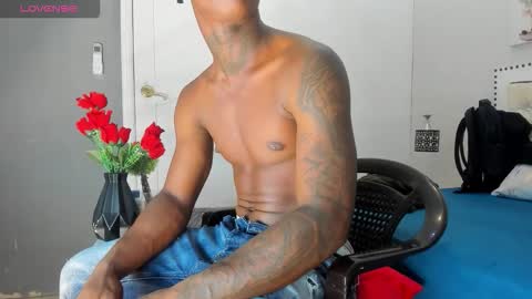 Snapshot of toower_ chatting on February 23, 3:37 am T O W E R online show from February 23, 3:37 am