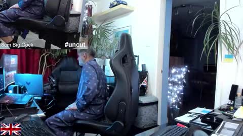 topalphaboss online show from October 18, 5:32 am