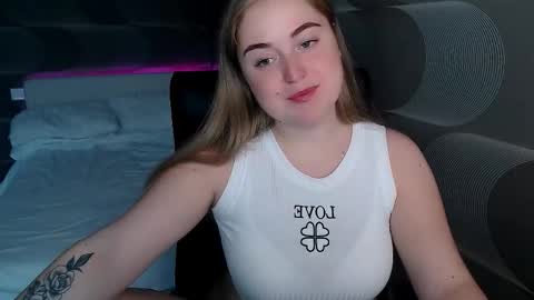 tori_blond online show from October 7, 6:21 am