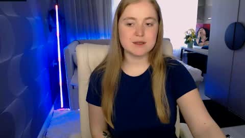 Snapshot of tori_blond chatting on April 25, 6:16 am tori_blond online show from April 25, 6:16 am