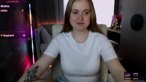 Snapshot of tori_blond chatting on May 10, 5:12 am tori_blond online show from May 10, 5:12 am
