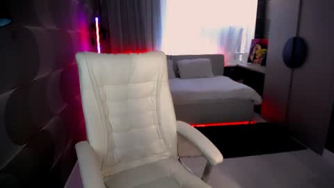 Snapshot of tori_blond chatting on July 3, 7:04 am tori_blond online show from July 3, 7:04 am