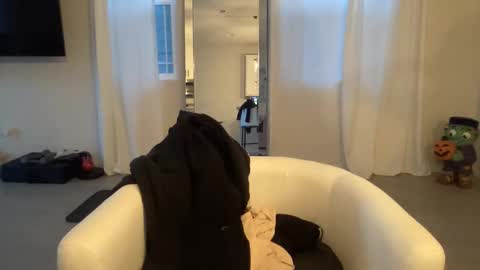 Snapshot of toskisha16 chatting on October 22, 12:55 am ASH online show from October 22, 12:55 am