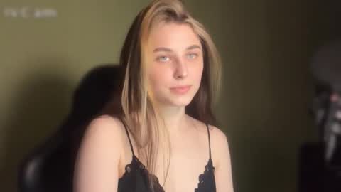 Snapshot of touch_and_run chatting on March 20, 5:07 pm touch_and_run online show from March 20, 5:07 pm