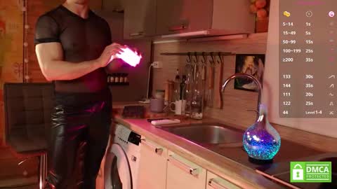 Snapshot of touch_of_eros chatting on November 19, 3:39 am Paul online show from November 19, 3:39 am