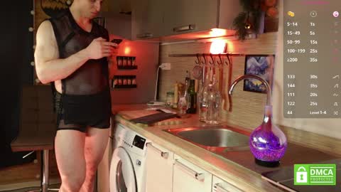 Snapshot of touch_of_eros chatting on April 10, 11:04 am Paul online show from April 10, 11:04 am