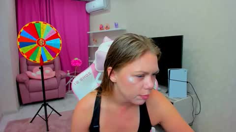 Snapshot of touch_the_heart chatting on February 10, 3:21 am Touch The Heart online show from February 10, 3:21 am