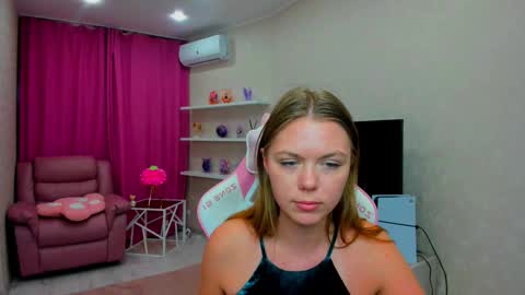 Snapshot of touch_the_heart chatting on February 15, 7:51 am Touch The Heart online show from February 15, 7:51 am