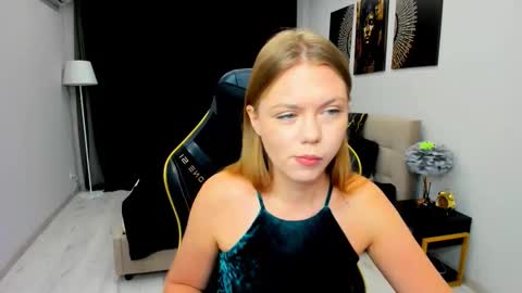 Snapshot of touch_the_heart chatting on February 24, 3:15 am Touch The Heart online show from February 24, 3:15 am