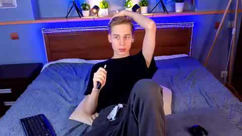 Max online show from February 27, 9:42 am