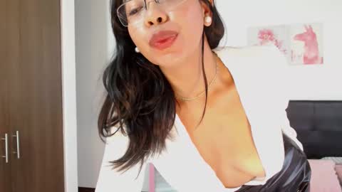 Snapshot of traci_lords20 chatting on December 16, 1:49 pm Traci online show from December 16, 1:49 pm