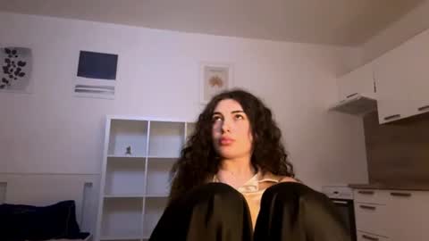 Snapshot of tracithetford chatting on July 31, 7:35 pm Alex3 online show from July 31, 7:35 pm