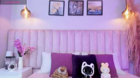 Tracy  online show from March 27, 8:30 pm