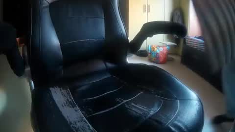 Snapshot of trafalgar9292 chatting on November 3, 1:23 pm trafalgar online show from November 3, 1:23 pm