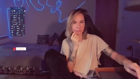 Snapshot of trafka_murafka chatting on November 24, 10:59 am Hey my name is Kiri Kiri online show from November 24, 10:59 am