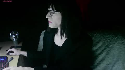 Sarah R. Lenor online show from February 22, 10:20 pm