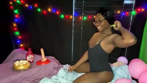Snapshot of transgirl_omi chatting on September 13, 9:58 pm TransDomme Omi online show from September 13, 9:58 pm