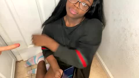 Snapshot of transgirl_omi chatting on October 1, 3:12 am TransDomme Omi online show from October 1, 3:12 am