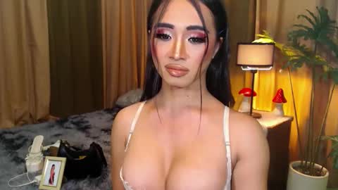 ROSY TAN  BE MY KING DONT FORGET TO FOLLOW AND THUMBS UP ME online show from September 20, 3:35 pm