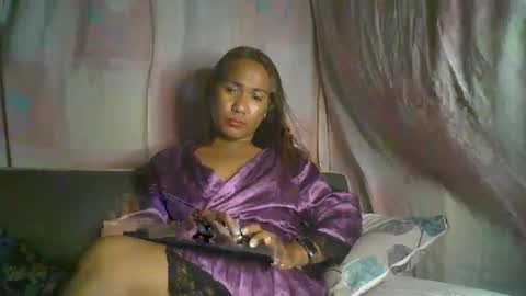 Snapshot of transhottie28 chatting on February 1, 2:56 pm transhottie28 online show from February 1, 2:56 pm