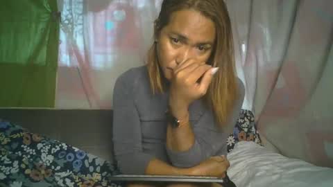 Snapshot of transhottie28 chatting on February 14, 10:25 pm transhottie28 online show from February 14, 10:25 pm