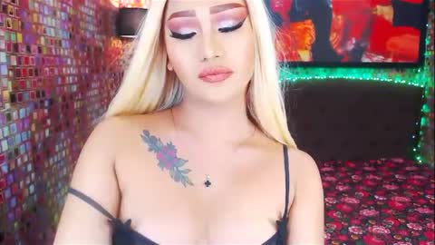 KYLIE BELLA  TS online show from February 5, 8:32 am