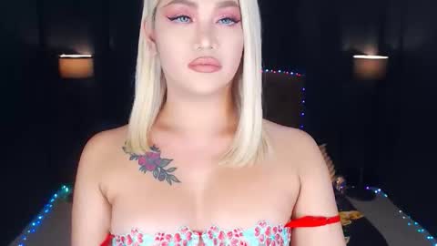 KYLIE BELLA  TS online show from May 25, 1:11 am