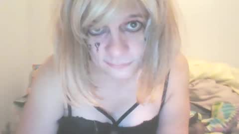 Snapshot of traphouseslutbunny4fun chatting on December 7, 7:49 am traphouseslutbunny4fun online show from December 7, 7:49 am
