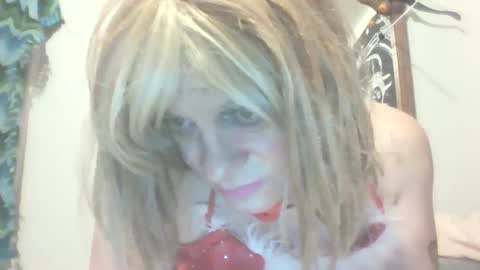 Snapshot of traphouseslutbunny4fun chatting on December 25, 4:33 am traphouseslutbunny4fun online show from December 25, 4:33 am