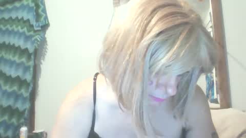 Snapshot of traphouseslutbunny4fun chatting on December 31, 3:12 am traphouseslutbunny4fun online show from December 31, 3:12 am