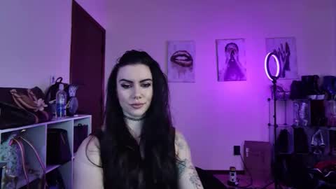 Snapshot of trapqueenskullcrush89 chatting on February 16, 10:28 pm trapqueenskullcrush89 online show from February 16, 10:28 pm