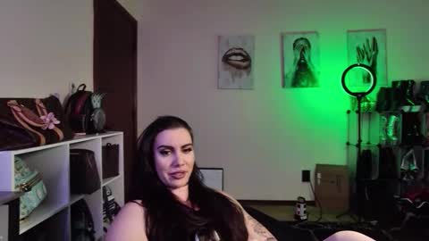 Snapshot of trapqueenskullcrush89 chatting on March 3, 9:42 pm trapqueenskullcrush89 online show from March 3, 9:42 pm