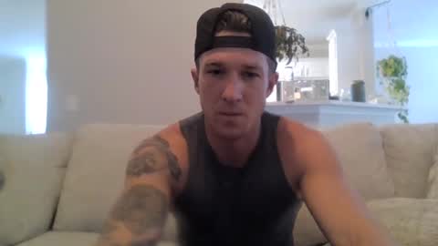 Snapshot of trash_man1989 chatting on January 11, 8:32 pm trash_man1989 online show from January 11, 8:32 pm