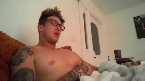 Snapshot of trash_man1989 chatting on November 23, 3:06 am trash_man1989 online show from November 23, 3:06 am