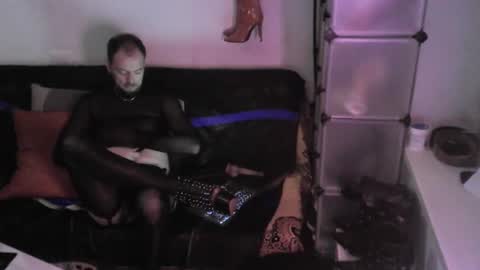 travanale online show from March 5, 2:36 am