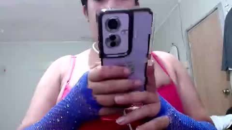 Snapshot of travelergirl chatting on May 31, 5:53 pm travelergirl online show from May 31, 5:53 pm