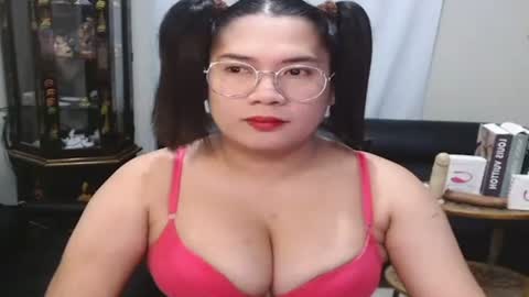 Snapshot of travelergirl chatting on June 9, 6:19 pm travelergirl online show from June 9, 6:19 pm