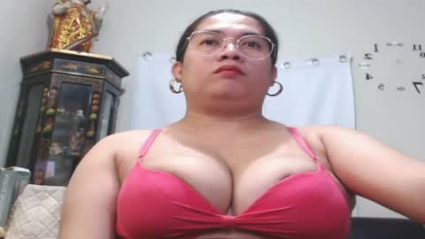Snapshot of travelergirl chatting on July 12, 10:45 pm travelergirl online show from July 12, 10:45 pm