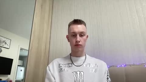 Snapshot of travis_gracile chatting on April 1, 10:38 am Travis online show from April 1, 10:38 am