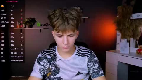 Snapshot of travis_wolf_ chatting on October 8, 7:11 pm Travis online show from October 8, 7:11 pm