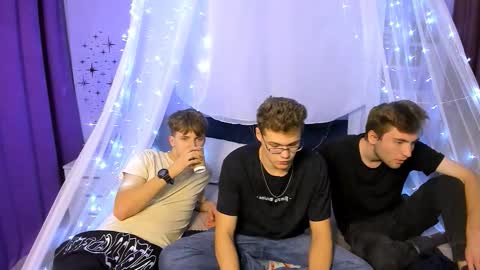 Snapshot of travis_wolf_ chatting on October 18, 7:03 pm Travis online show from October 18, 7:03 pm