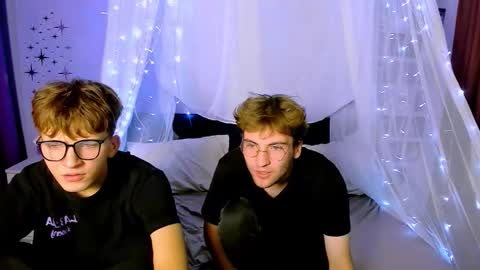 Snapshot of travis_wolf_ chatting on October 19, 7:14 pm Travis online show from October 19, 7:14 pm