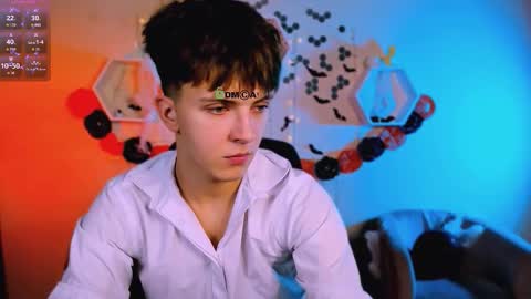 Snapshot of travis_wolf_ chatting on November 2, 7:49 pm Travis online show from November 2, 7:49 pm