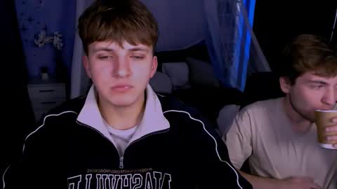 Snapshot of travis_wolf_ chatting on November 19, 8:20 pm Travis online show from November 19, 8:20 pm