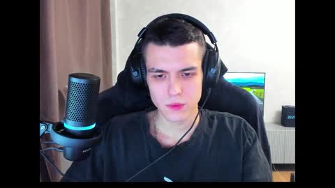 travisrivas online show from February 28, 7:25 pm